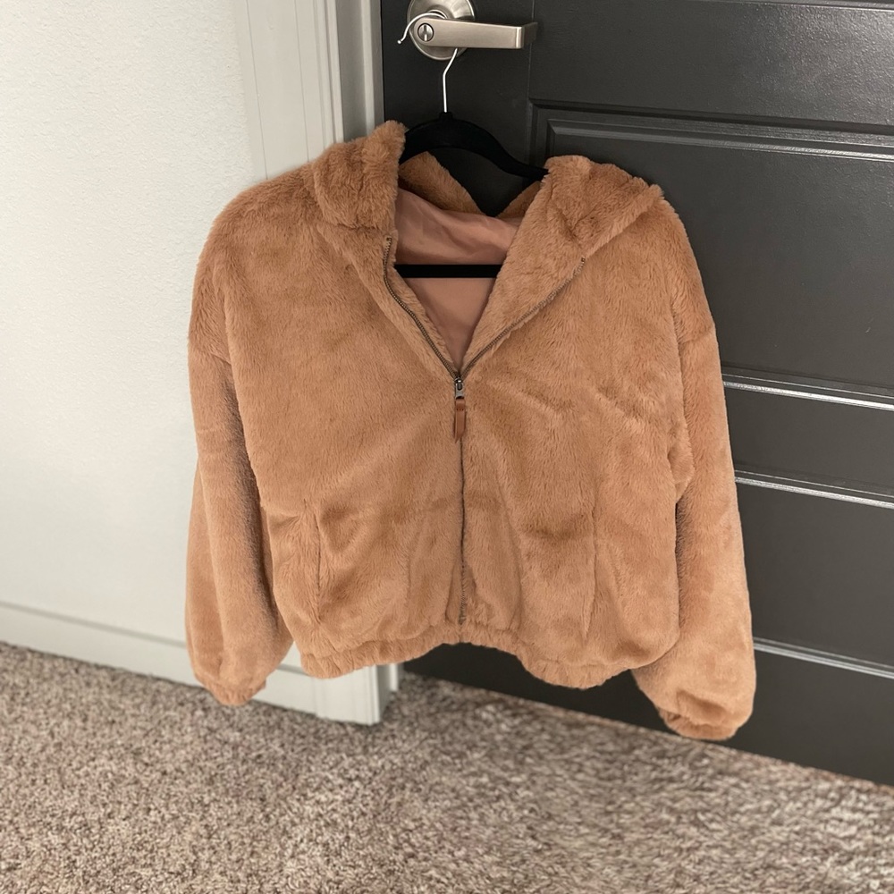 Thread & supply women’s teddy bear Sherpa jacket. Sure soft size medium …